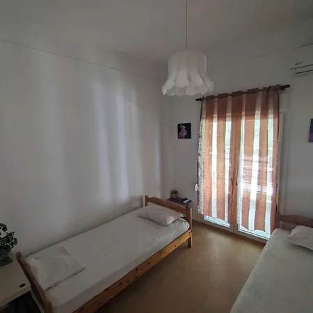 2 Bedroom For 4 People 42m From The Sea Apartment