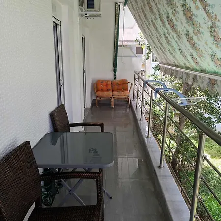 2 Bedroom For 4 People 42m From The Sea Apartment *